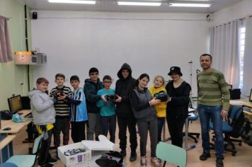 SECRETARIA DE EDUCAÇÃO DE NOVO CABRAIS DÁ INÍCIO AO PROGRAMA ROBÓTICA NA ESCOLA