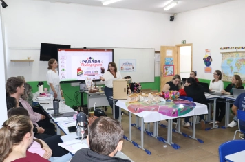 Professores se capacitam em parada pedagógica