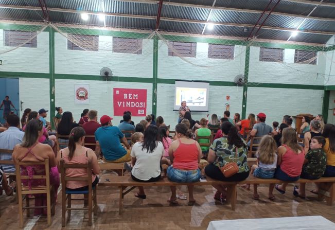 Uso do celular é proibido em escolas de Novo Cabrais