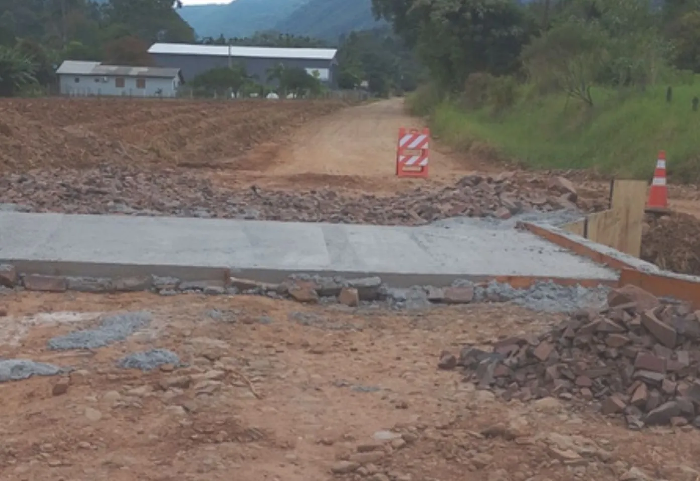 Galeria de concreto é concluída em Cortado