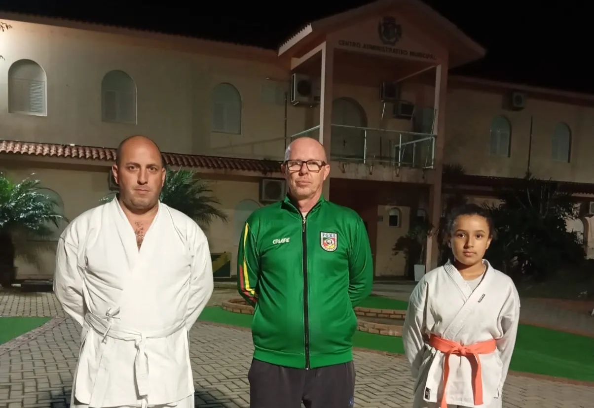 Lutadores de karatê de Novo Cabrais disputam competição nacional no Paraná