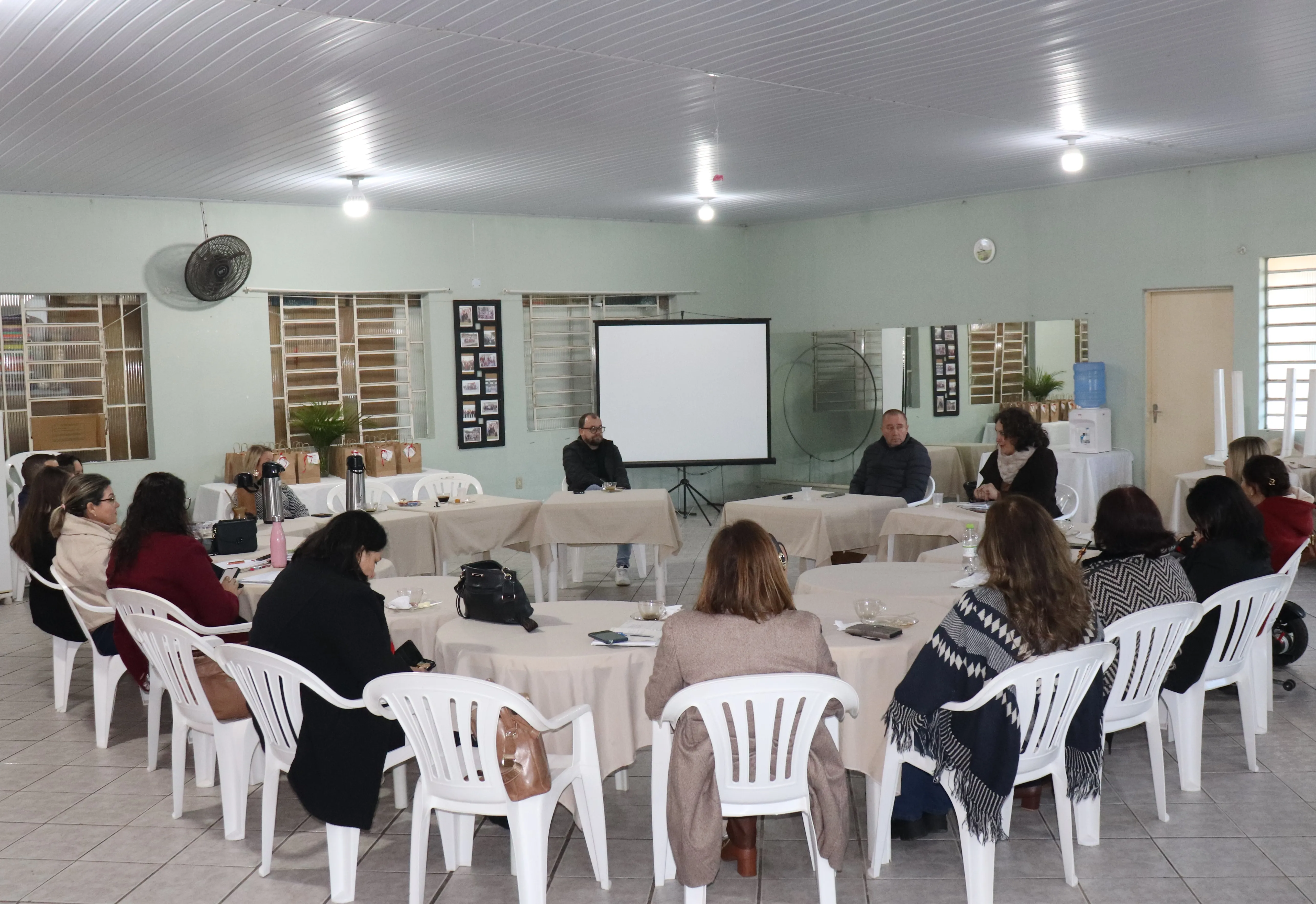 Secretários de Assistência Social realizam encontro mensal em Novo Cabrais