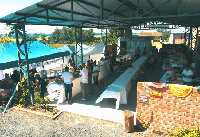 Feira da Mulher edição de Páscoa atrai comunidade nesta quarta (27)